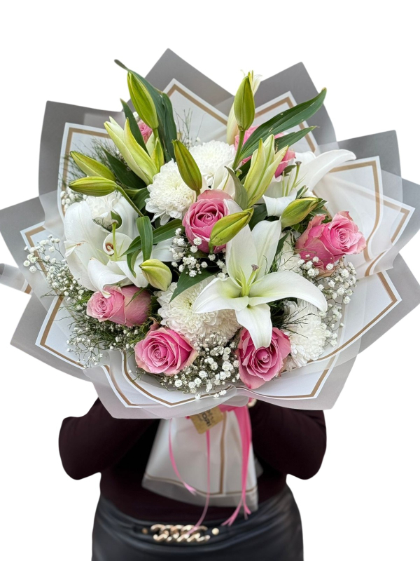 Lilyum ve Pembe Güllerle Zarif Buket