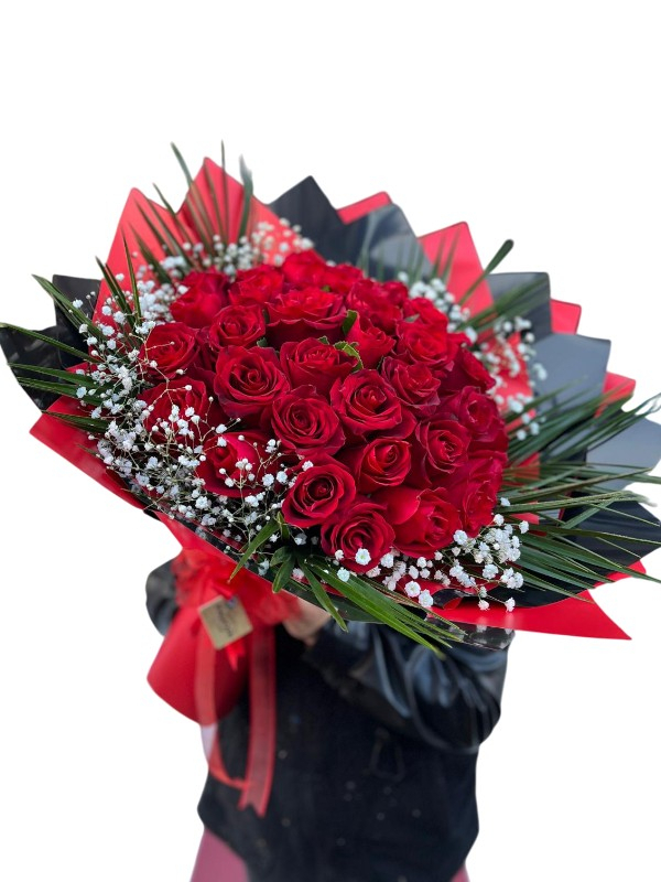 İthal Güllerden İsteme Çiçeği