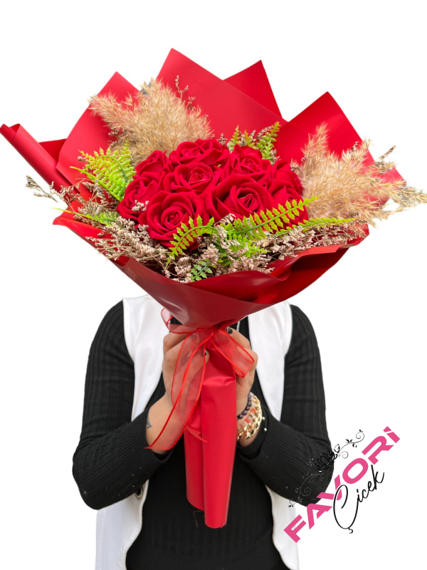 Kırmızı Ambalajlı Yapay Gül