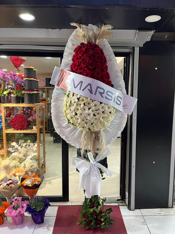 Kırmızı Güllü ve Beyaz Gerberalı Özel Tasarım Çelenk