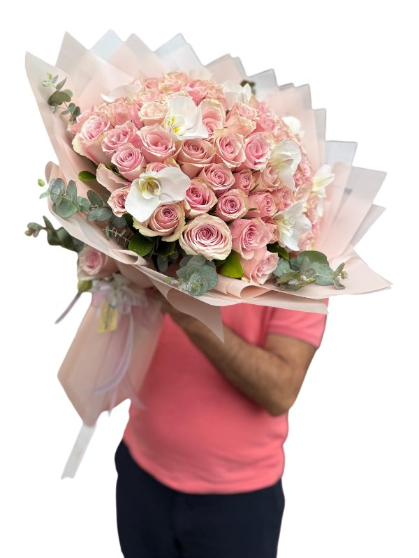 Pembe Güllerle Yazılmış Bir Rüya