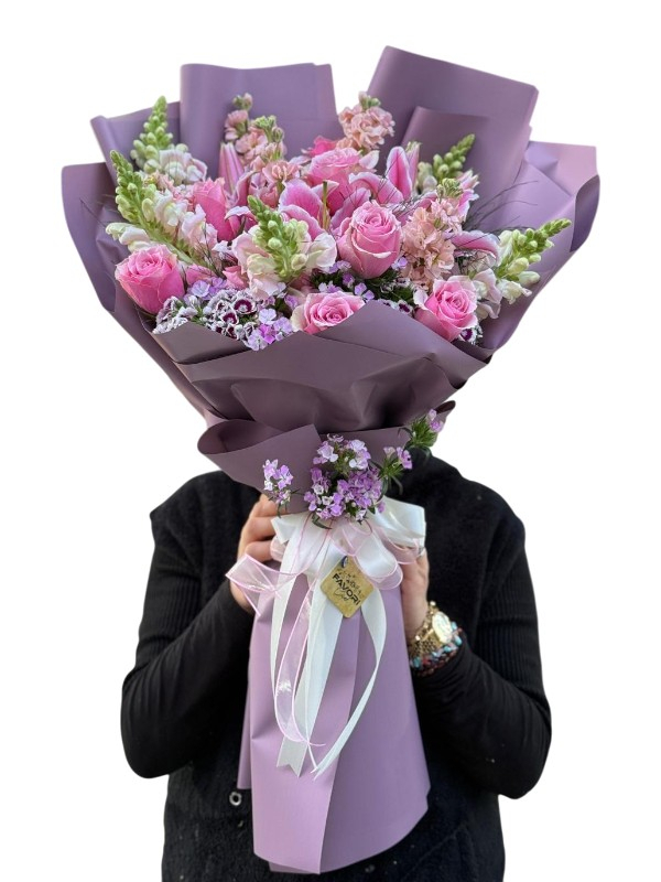 Pembe Tonlarda Karışık Çiçek Buketi