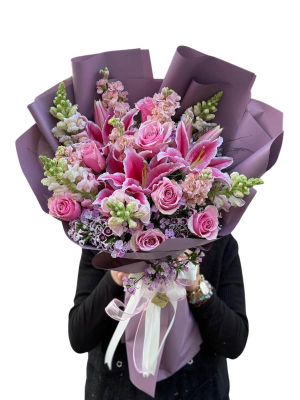 Pembe Tonlarda Karışık Çiçek Buketi