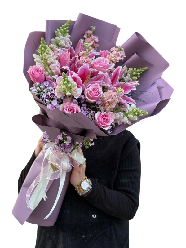 Pembe Tonlarda Karışık Çiçek Buketi