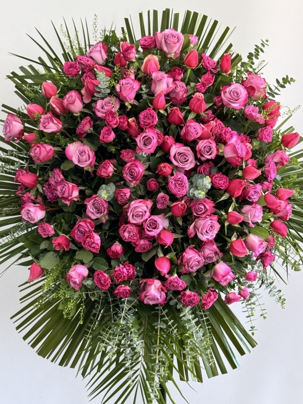 Pembe ve Mor Güllerden Ferforje Çelenk