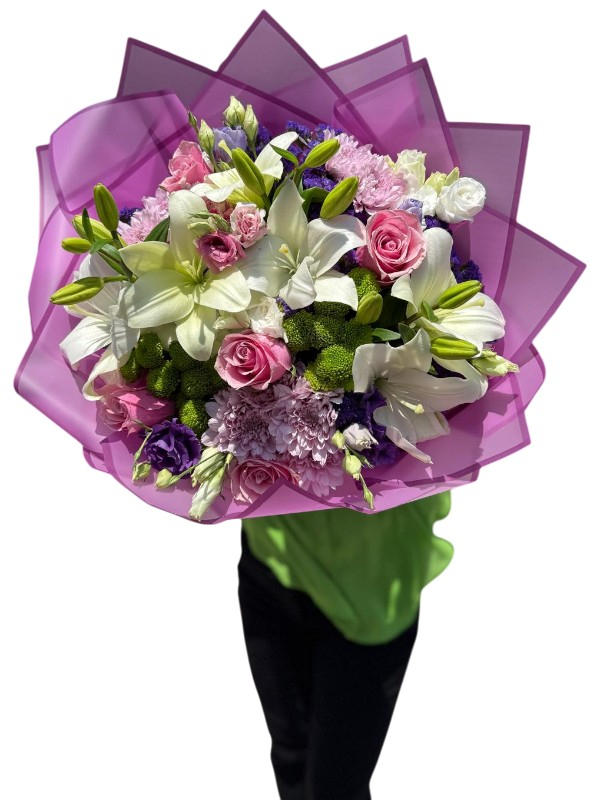 Renkli Dokunuşlarla Enerjik Çiçek Buketi