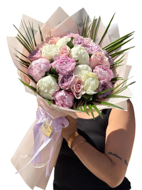 Şakayıklar ve İthal Güllerle Masterpiece Buket