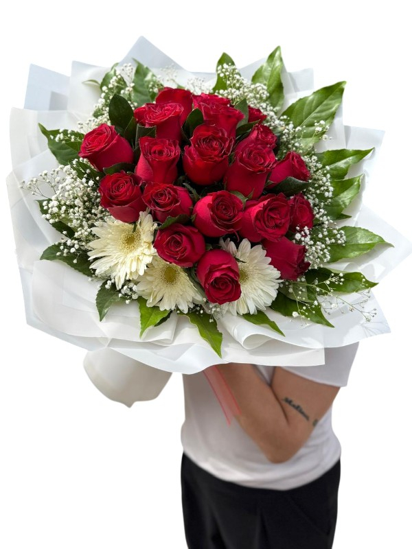 Tutku ve Zarafet: Kırmızı Gül Buketi